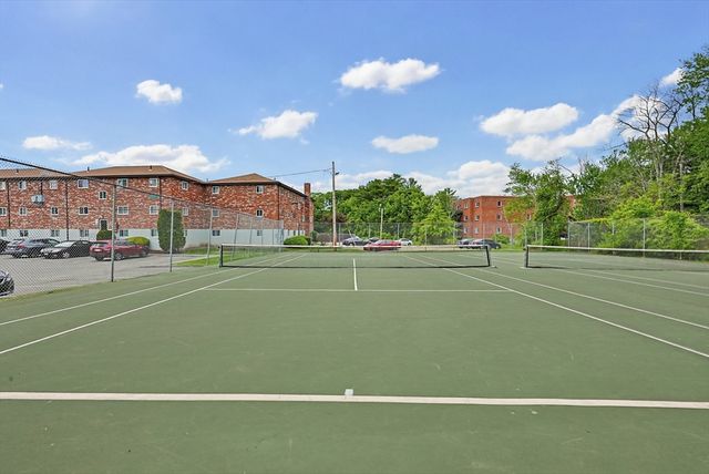 21 Westgate Rd 4, Boston, MA 02467