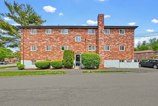 21 Westgate Rd 4, Boston, MA 02467