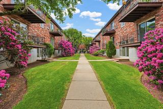 21 Westgate Rd 4, Boston, MA 02467