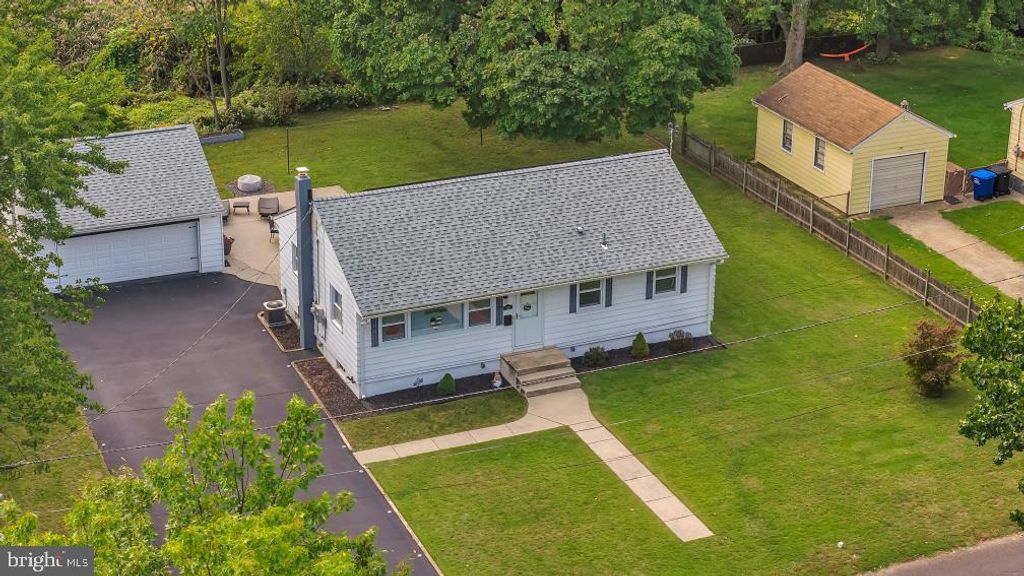130 FAIRFAX DR, CINNAMINSON, NJ 08077 — exterior