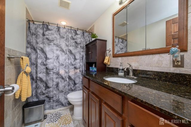 32 Loring Avenue, Edison, NJ 08817