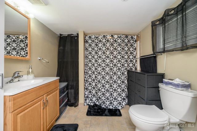 32 Loring Avenue, Edison, NJ 08817