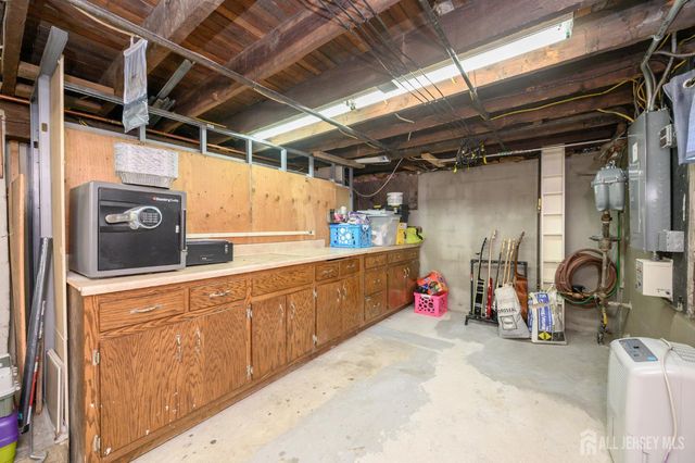 32 Loring Avenue, Edison, NJ 08817