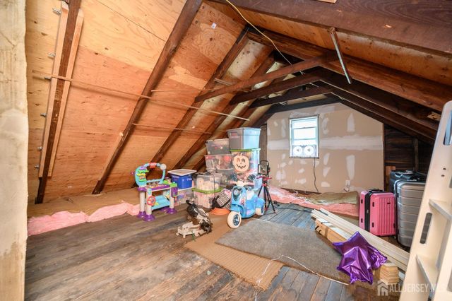 32 Loring Avenue, Edison, NJ 08817