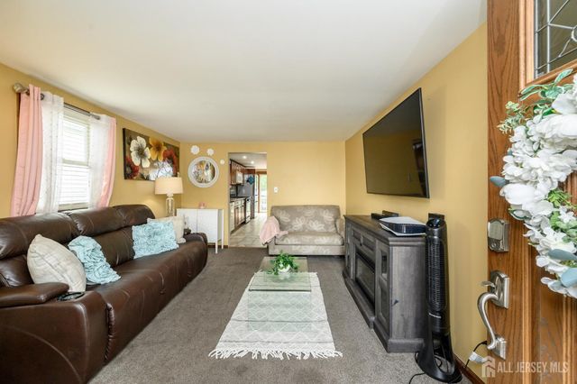 32 Loring Avenue, Edison, NJ 08817