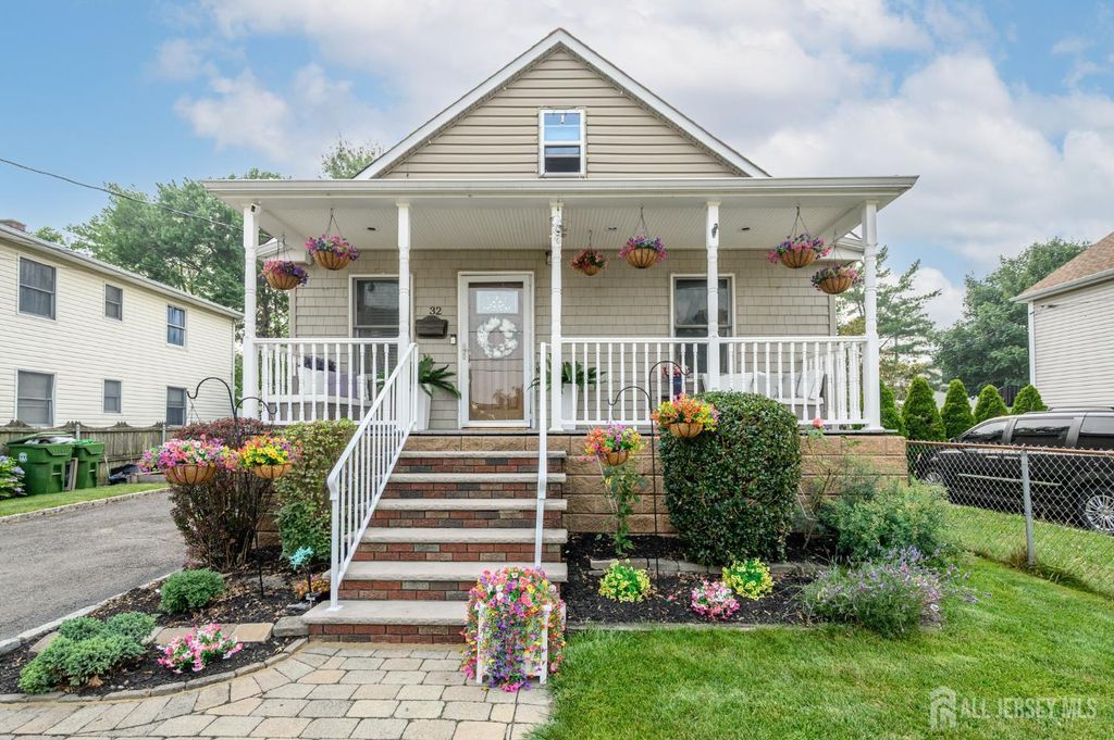 32 Loring Avenue, Edison, NJ 08817