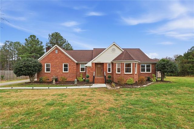 7585 Dubach Road, Summerfield, NC 27358