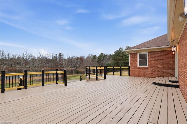 7585 Dubach Road, Summerfield, NC 27358