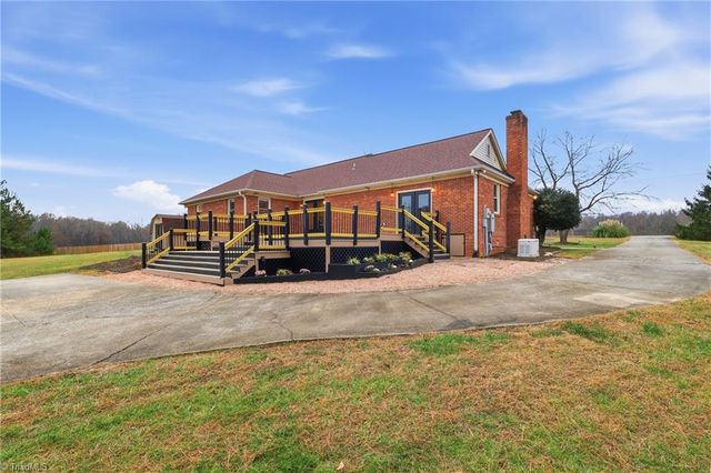 7585 Dubach Road, Summerfield, NC 27358