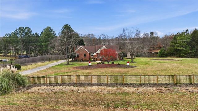 7585 Dubach Road, Summerfield, NC 27358