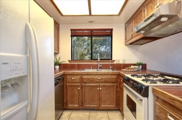 2550 Emerson Road, Cambria, CA 93428