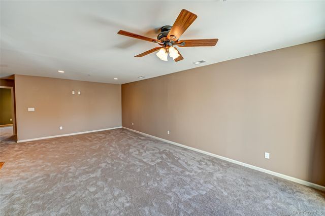 28 Lorien Place, Melville, NY 11747