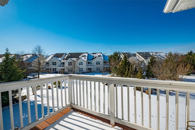 28 Lorien Place, Melville, NY 11747