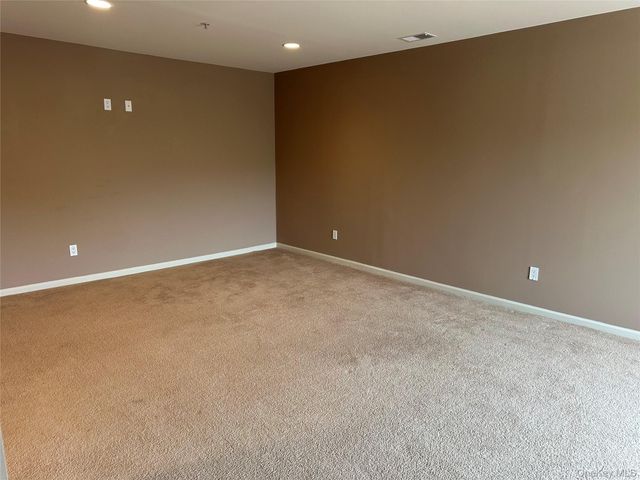 28 Lorien Place, Melville, NY 11747