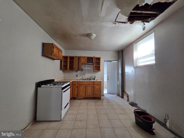 2831 N HOWARD ST, Philadelphia, PA 19133