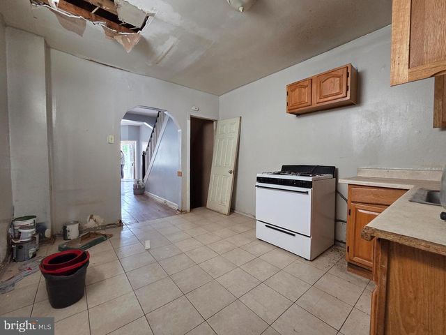 2831 N HOWARD ST, Philadelphia, PA 19133