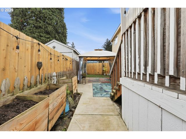 5990 Se KING Rd 18, Milwaukie, OR 97222