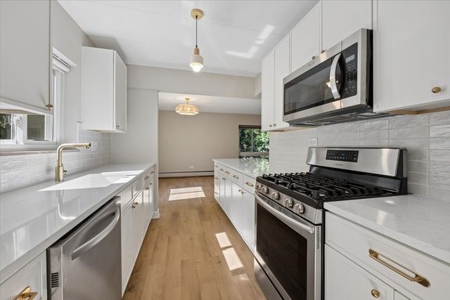 203 N KENILWORTH Avenue 2P, Oak Park, IL 60302