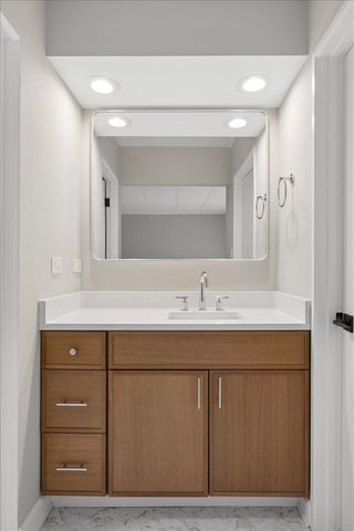 203 N KENILWORTH Avenue 2P, Oak Park, IL 60302