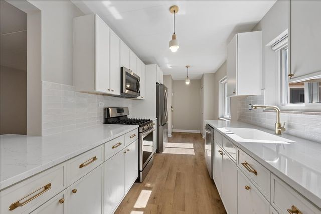 203 N KENILWORTH Avenue 2P, Oak Park, IL 60302