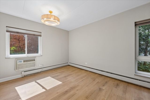 203 N KENILWORTH Avenue 2P, Oak Park, IL 60302