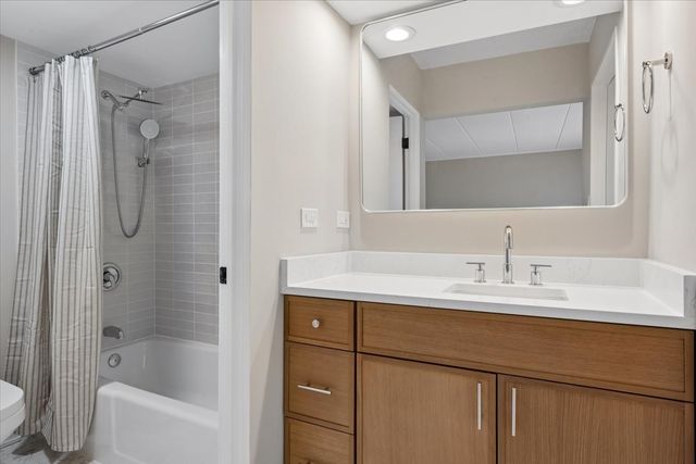203 N KENILWORTH Avenue 2P, Oak Park, IL 60302