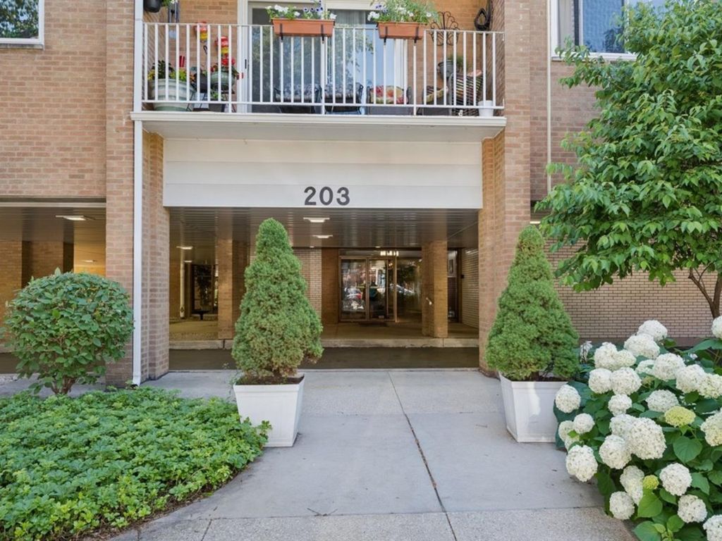 203 N KENILWORTH Avenue 2P, Oak Park, IL 60302