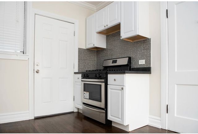 1056 W Lill Avenue 3, Chicago, IL 60614