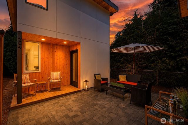 404 N 127th Street, Seattle, WA 98133