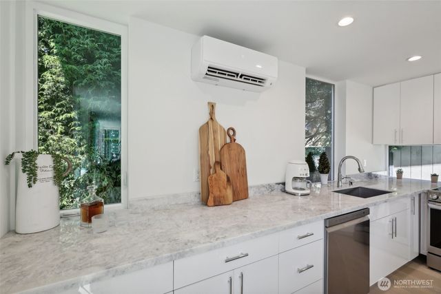 404 N 127th Street, Seattle, WA 98133
