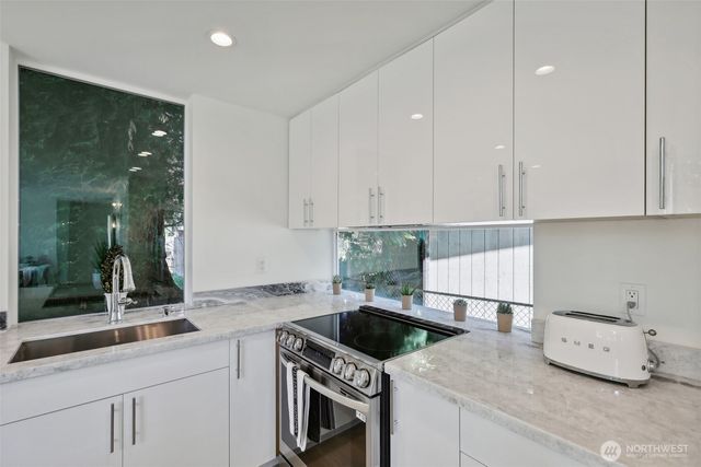 404 N 127th Street, Seattle, WA 98133