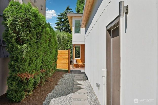 404 N 127th Street, Seattle, WA 98133