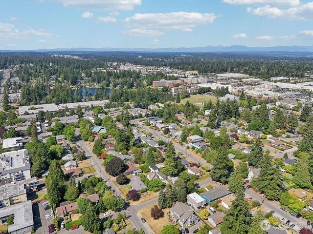 404 N 127th Street, Seattle, WA 98133
