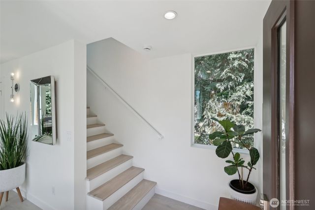 404 N 127th Street, Seattle, WA 98133