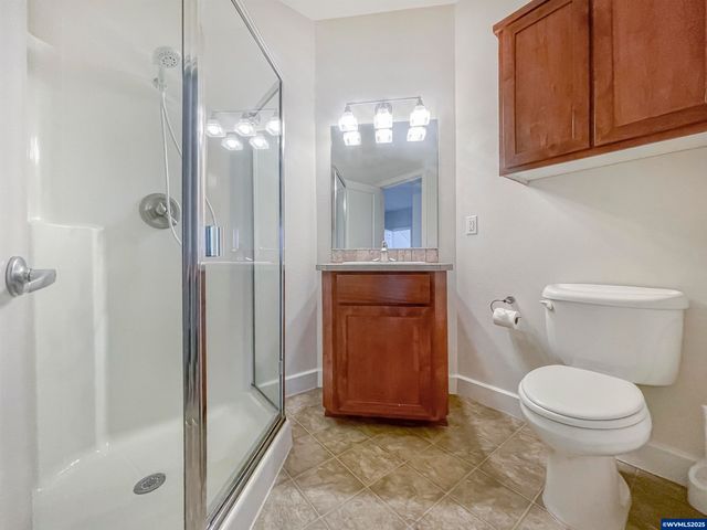 72 Weldwood Dr, Lebanon, OR 97355