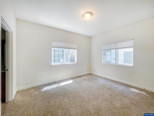 72 Weldwood Dr, Lebanon, OR 97355