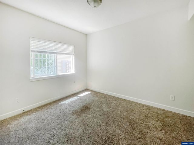 72 Weldwood Dr, Lebanon, OR 97355