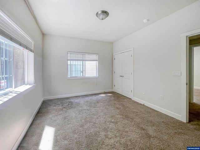 72 Weldwood Dr, Lebanon, OR 97355