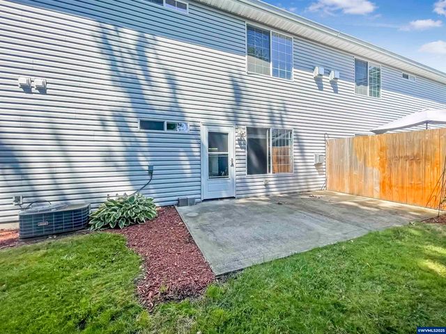72 Weldwood Dr, Lebanon, OR 97355