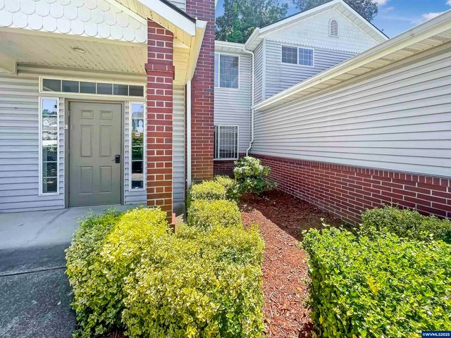72 Weldwood Dr, Lebanon, OR 97355