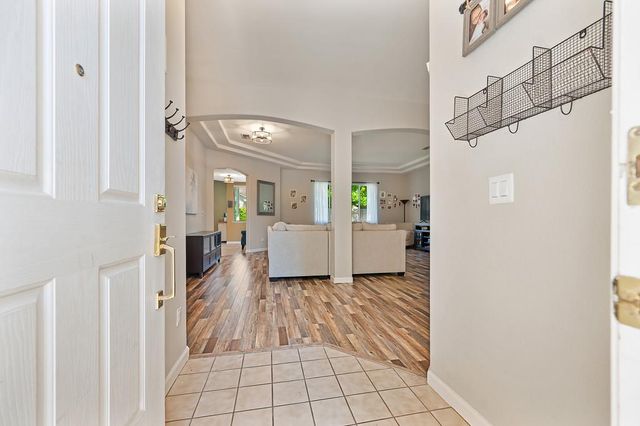 2413 Maybrook Dr, Sacramento, CA 95835