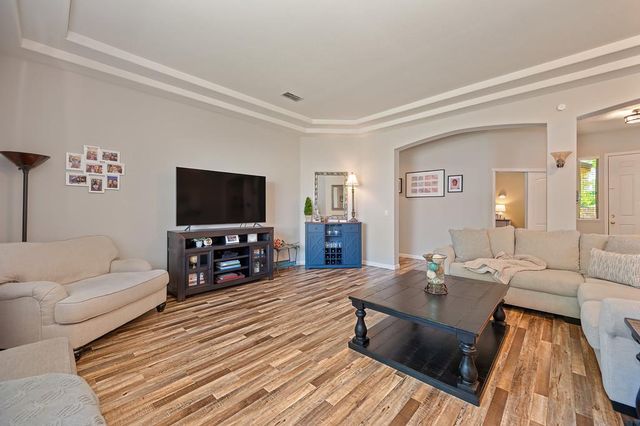 2413 Maybrook Dr, Sacramento, CA 95835