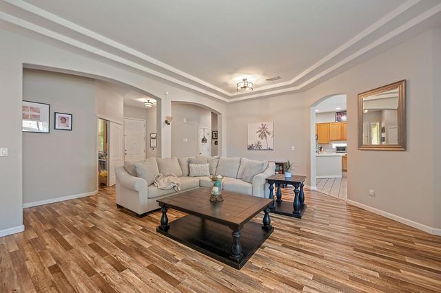 2413 Maybrook Dr, Sacramento, CA 95835