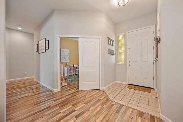 2413 Maybrook Dr, Sacramento, CA 95835