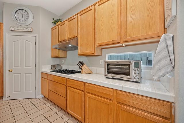 2413 Maybrook Dr, Sacramento, CA 95835