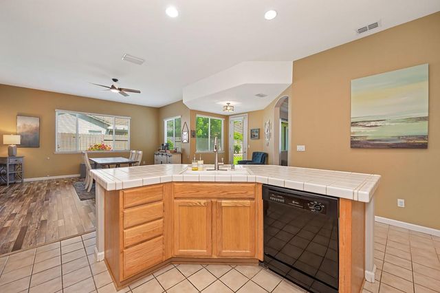 2413 Maybrook Dr, Sacramento, CA 95835