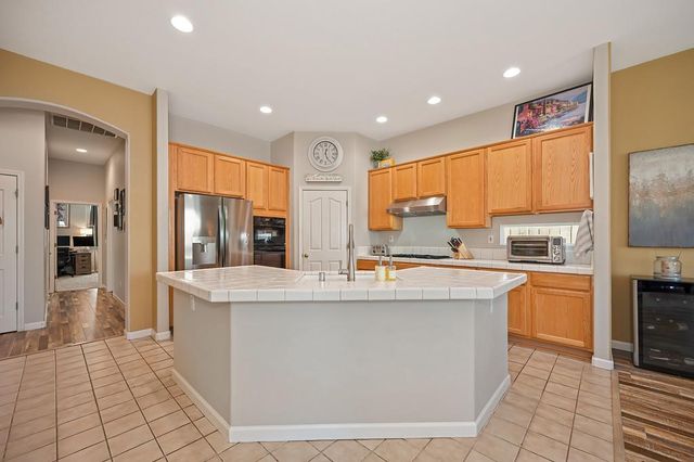 2413 Maybrook Dr, Sacramento, CA 95835