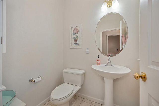 2413 Maybrook Dr, Sacramento, CA 95835