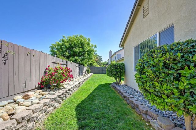 2413 Maybrook Dr, Sacramento, CA 95835