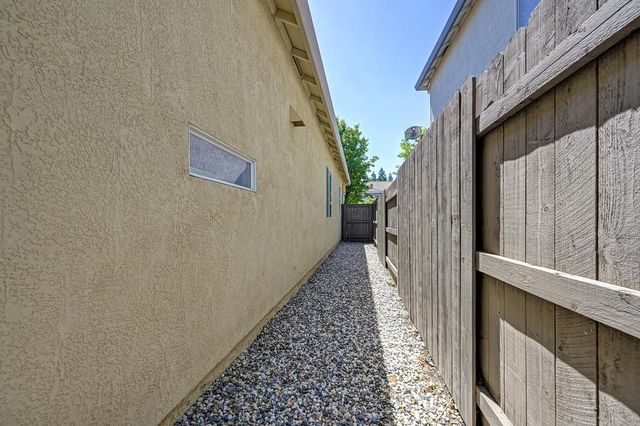 2413 Maybrook Dr, Sacramento, CA 95835